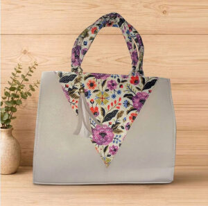 Bolso artesanal de tono beige