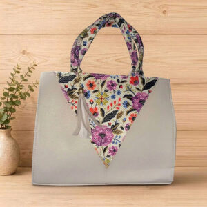 Bolso artesanal de tono beige
