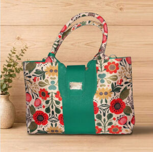 Bolso de mano artesanal con estampado floral