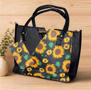 Bolso artesanal negro con estampado de girasoles y un monedero pequeño de juego
